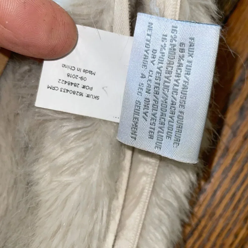 RESTORATION faux fur zippered pillow case/20.25